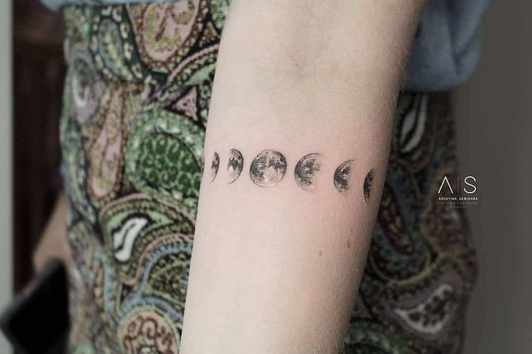 Moon phases done by Agustina during with her last guest spot with us!
.seminara