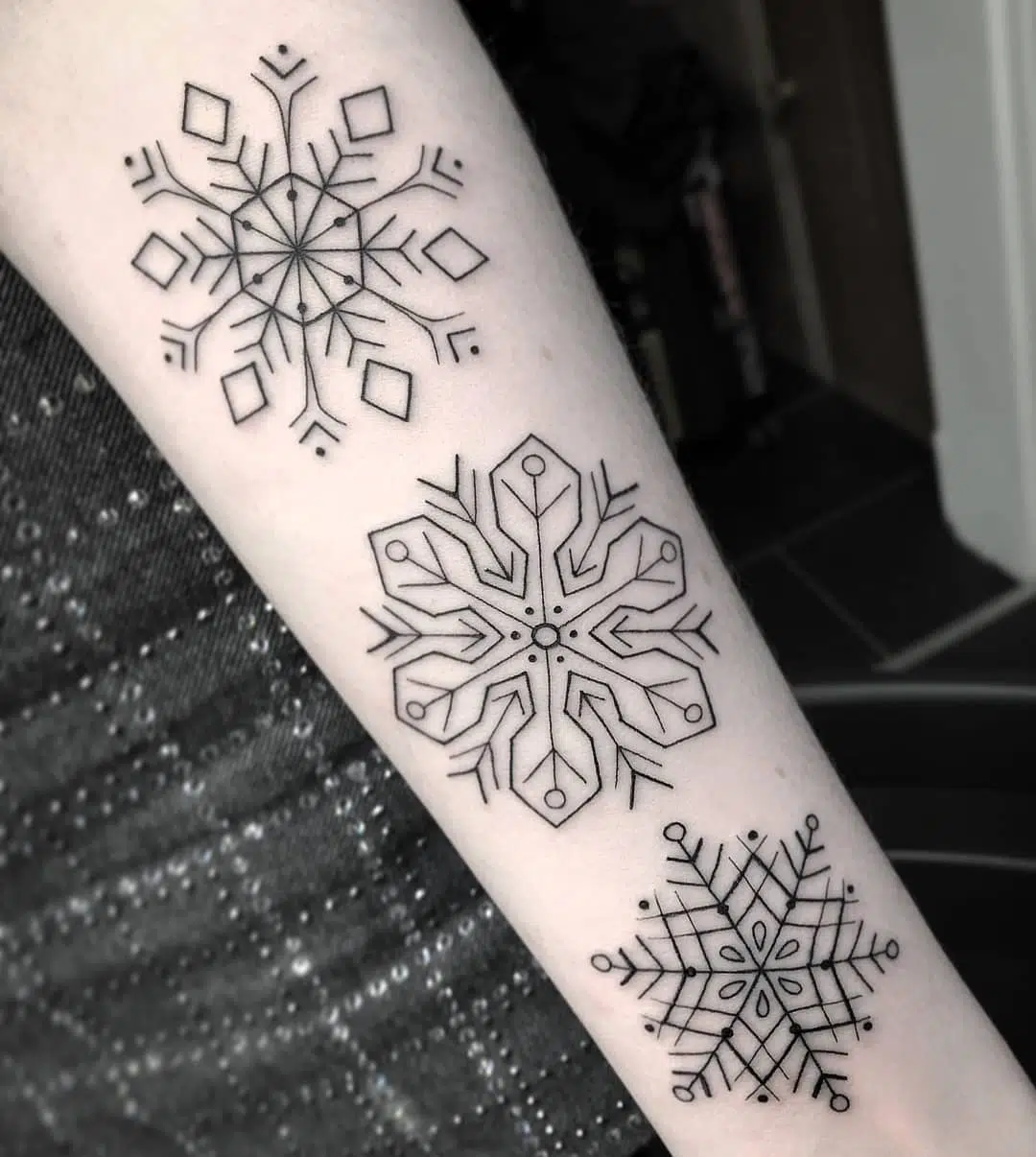 Very clean snowflakes done by Maddalena during her guest spot with us last week!!! Thanks for coming Leah!!!
