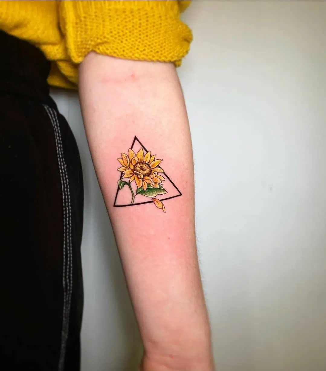 Fresh Sunflower in a triangle by Noemi for Eva! Thanks so much for coming!
noemi_tattoo                        