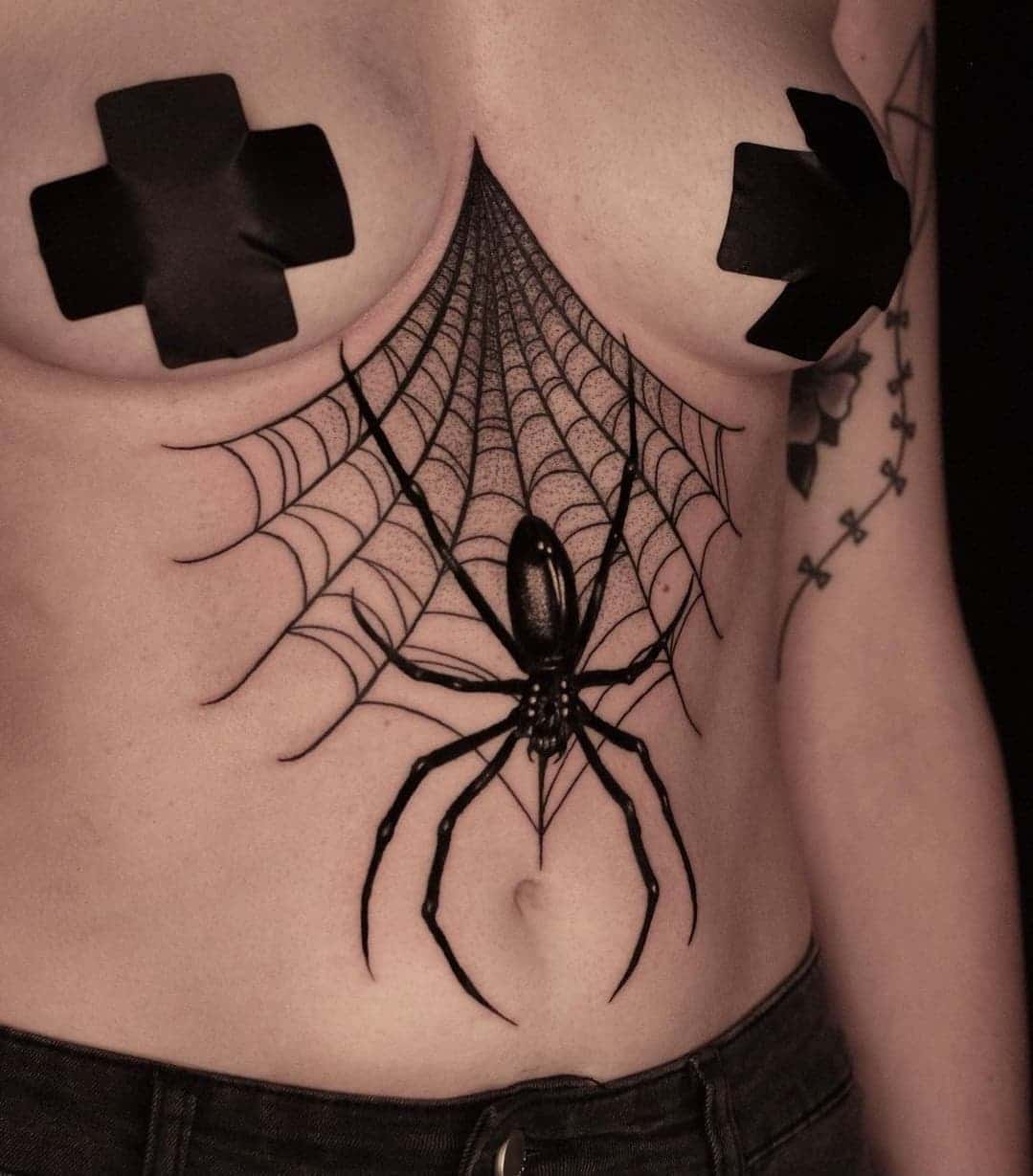 Stunning spider and web by Liz for lovely Eilidh! Thanks for the trust!

lizminellitattoo 
            