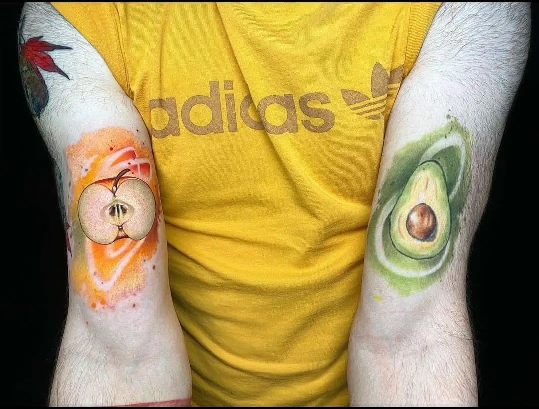 One fresh apple and a healed avocado for the legendary Clark! Tattoos by Noemi 😍
noemi_tattoo                      