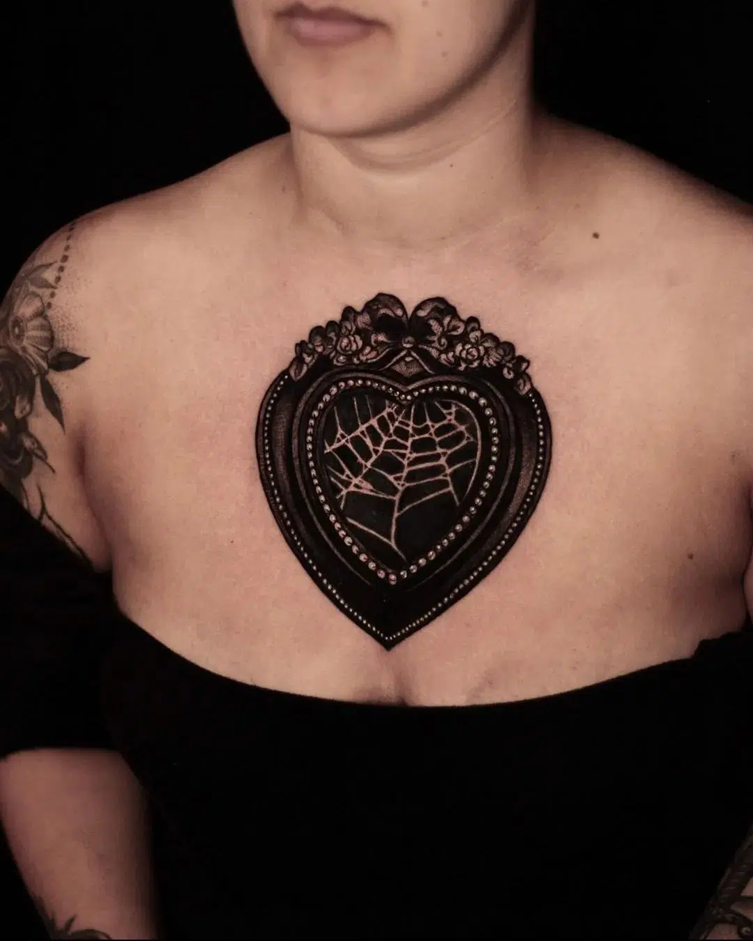 Black Tangled Heart.
Tattoo by Liz for the bestest returning customer Clarissa.

lizminellitattoo 

            