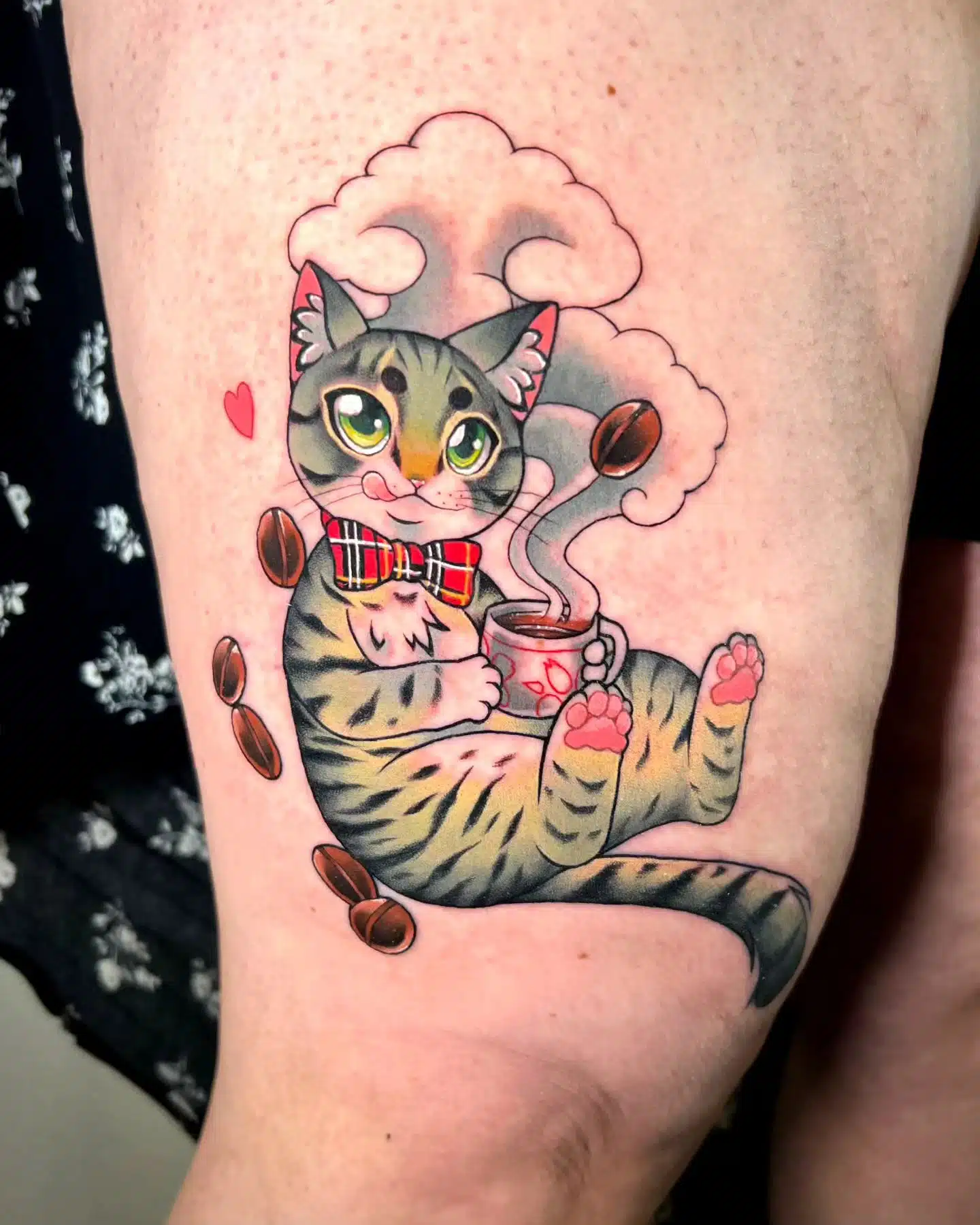Coffee kitty! Sabrinas wee cat Nataliafied, so much cuteness!
naaat.j 

Supplies from our sponsors:
magnumtattoosupplies.uk
yayofamilia

Done using:
dankubin
allegoryink

                    totaltattoo