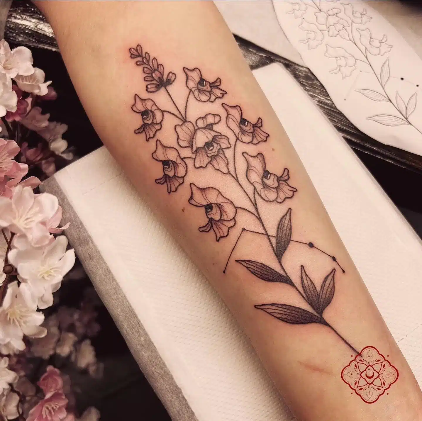 Gorgeous floral piece with Aries constellation by Thaís. thaisblanc will be joining us in two weeks, bookings open now and we are so excited to have her!!!!

          